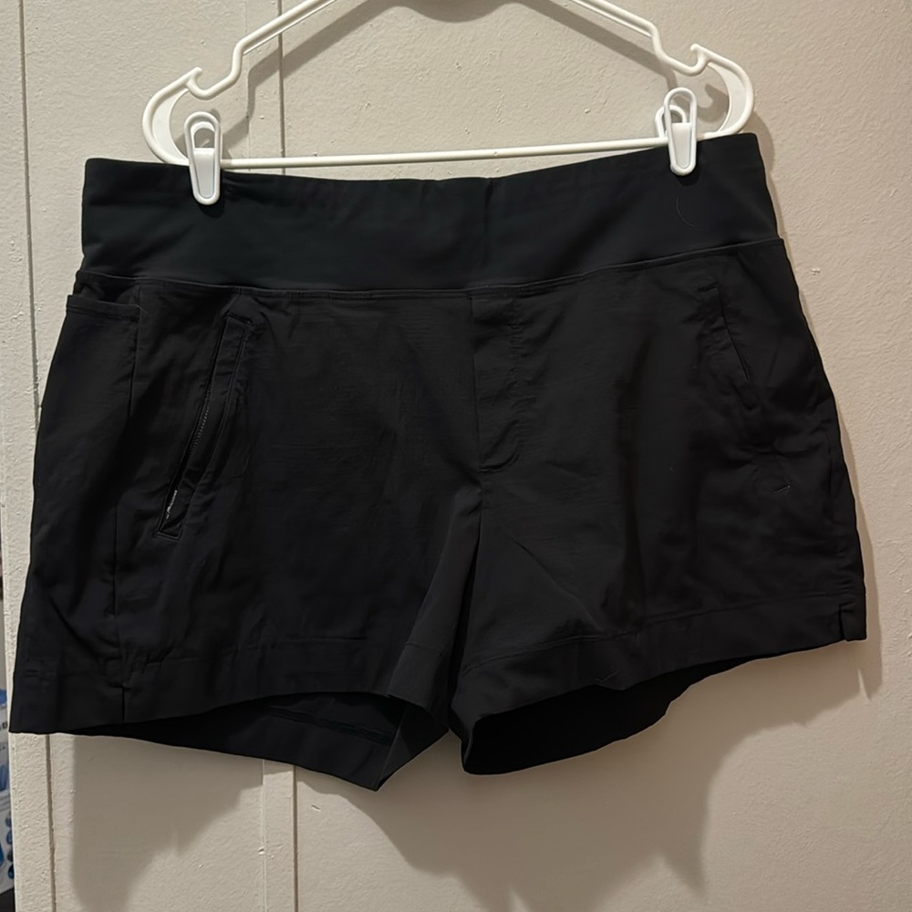 Athleta Trekkie North Shorts size 16